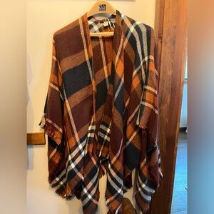 Tahari women’s plaid shawl